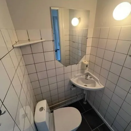 Guest house Folsted - Vaerelse 201 Fri Parkering